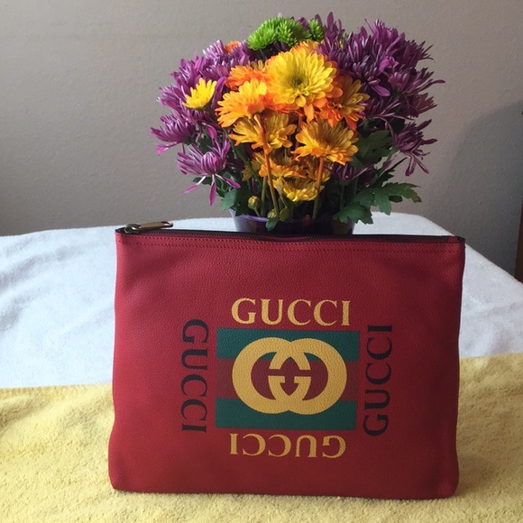 Gucci Handbags - 🌼GUCCI POUCH 🌼 NWT